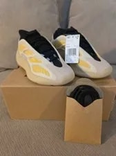Adidas — Adidas Yeezy 700 V3 'Safflower' - Sz 4.5 (G54853) — Sneaker — resale