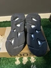 Yeezy Boost 700 Mnvn / Low Top 4