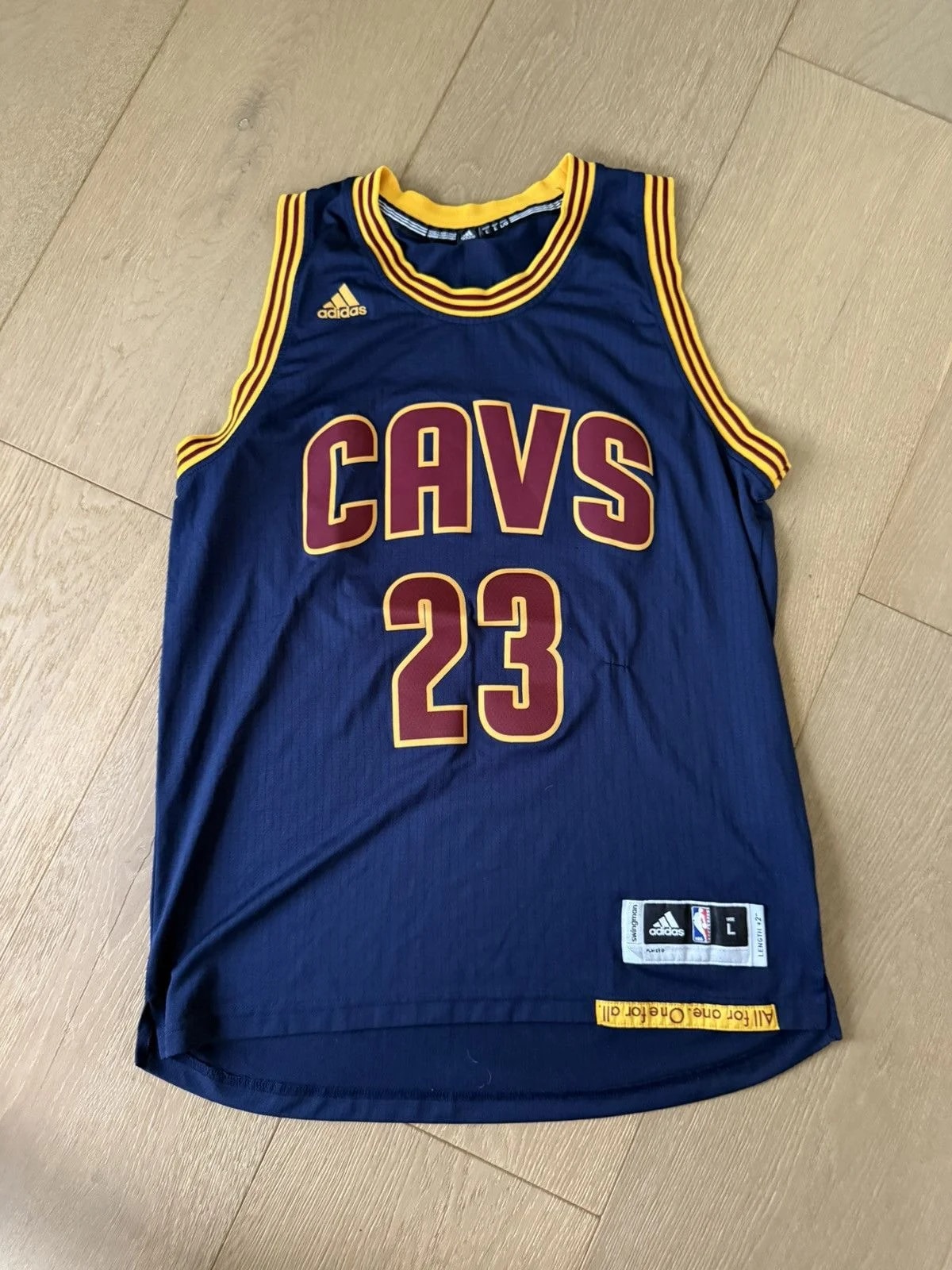 Adidas — Adidas Cleveland Cavaliers #23 Lebron James — streetwear — resale