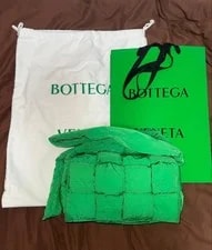 Bottega Veneta — Bottega Veneta Cassette Parakeet — Handbag — resale