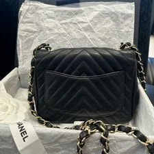 Chanel Classic Flap Chain Crossbody D 2