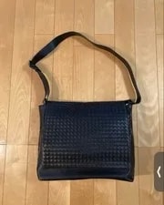 Bottega Veneta — Bottega Veneta Messenger Adjustable Strap Auth — Handbag — resale