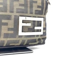 Fendi Mamma Backet Logo 3
