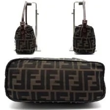 Fendi Mamma Backet Logo 4