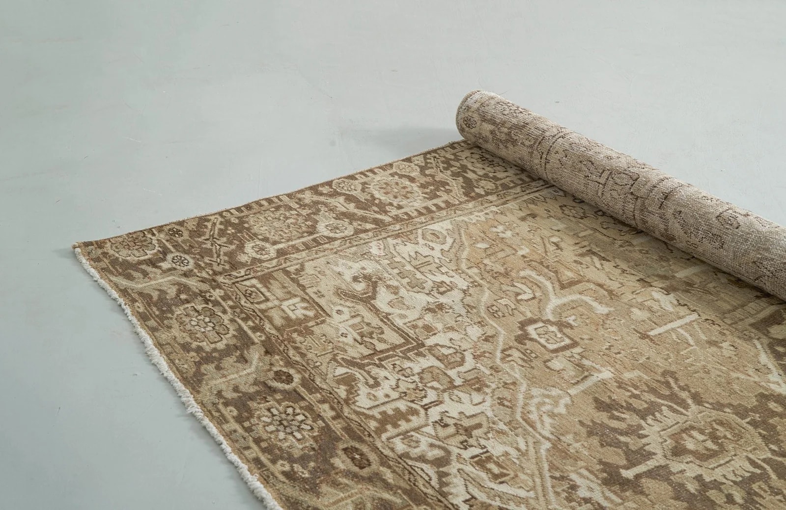 Floral Medallion Heriz Rug 3