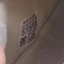 Yeezy Size 11 US Good Condition 2