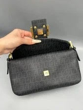 Fendi Baguette Chain Underarm 3