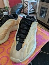 Yeezy 700 Safflower V3 (NO BOX) 2