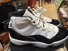 AIR Jordan Retro 11 Size 9.5 378037-100 4