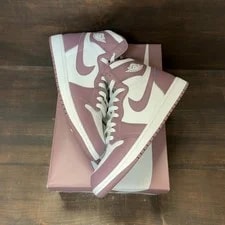 Jordan 1 Retro High OG (Moderately Worn ) 2