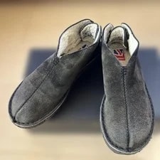 Clarks — Authentic Clarks Limited Edition Dark Moccasins — Sneaker — resale