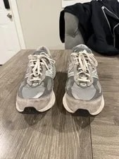 New Balance — New Balance 990v6 Athletic Running Shoes 11.5 Lace-Up Low Top — Sneaker — resale