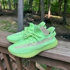 Size 5.5Y - Yeezy 350 V2 ‘ Glow’ 2