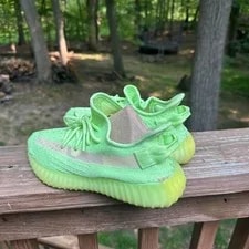 Size 5.5Y - Yeezy 350 V2 ‘ Glow’ 3