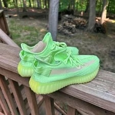Size 5.5Y - Yeezy 350 V2 ‘ Glow’ 4
