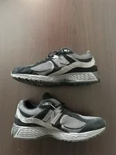 New Balance 2002R ’s / Low Top Lace-Up Athletic 2