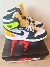 Air Jordan — Air Jordan 1 Big Retro High OG Volt 555088-118 — Sneaker — resale