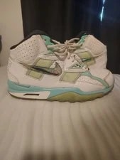 Nike — Nike High Top Athletic — Sneaker — resale