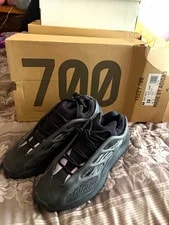 Yeezy — Yeezy ’s 700 / Low Top Lace-Up Athletic W/ Box — Sneaker — resale