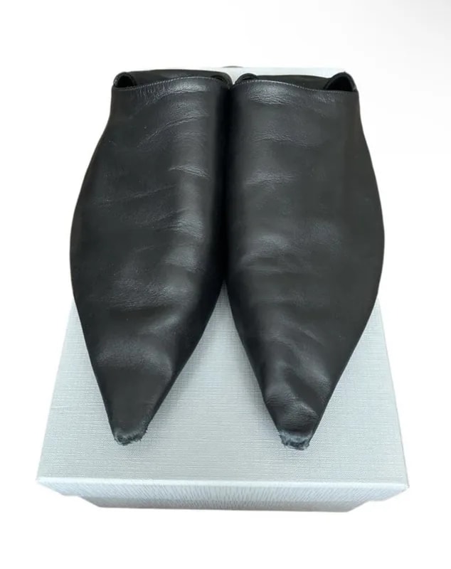 Balenciaga — Balenciaga Pointed Toe Mule — Designer Shoe — resale