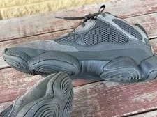 Size 9 Adidas Yeezy 500 4