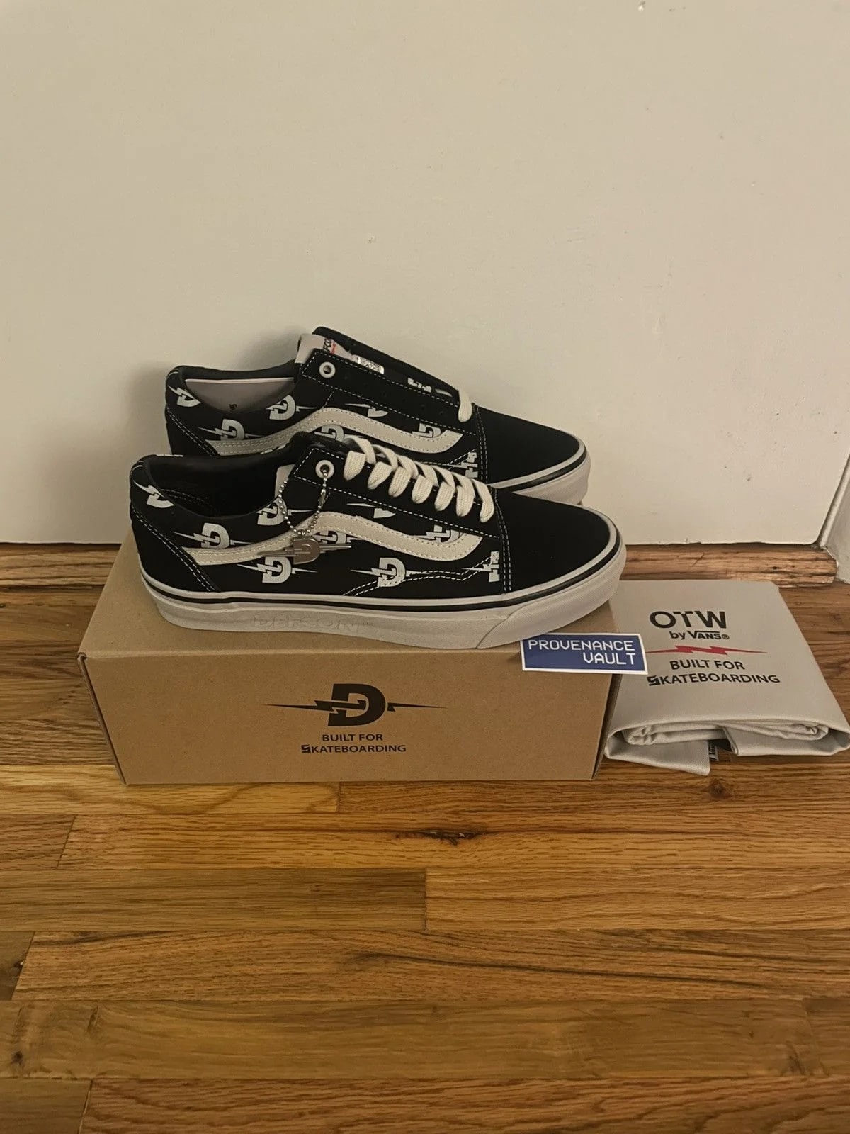 Vans — Defcon X Vans Old Skool 36 — Sneaker — resale