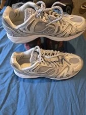 Saucony Low Top Lace-Up Athletic / Running Walking 2