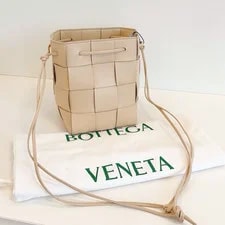Bottega Veneta Cassette Bucket Crossbody Classic 2