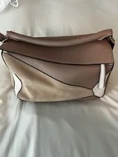 Loewe — Loewe Puzzle Medium Nude Crossbody Zip Hardware Strap — Handbag — resale