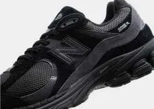 New Balance 2002R Shoes in and Dark UK 4