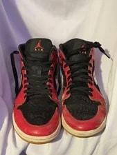 Air Jordan — Size 9 - Air Jordan 1 SE Mid Christmas — Sneaker — resale