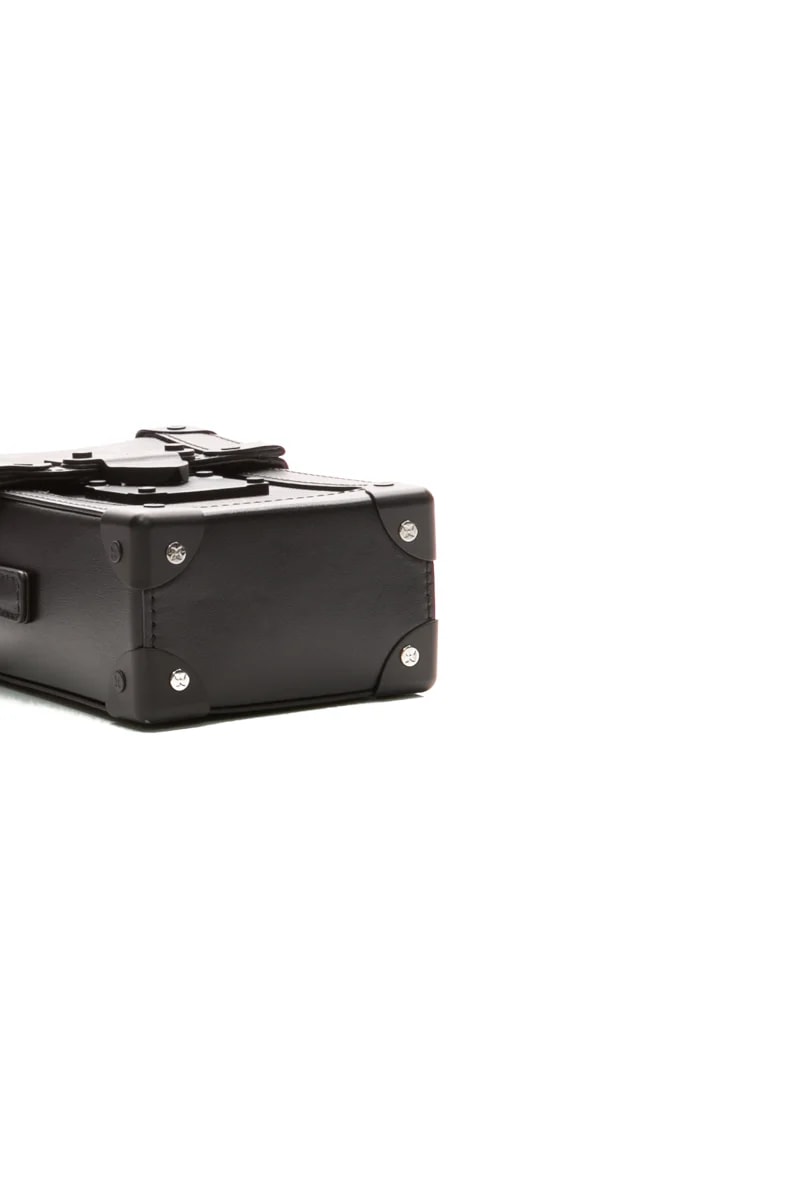 Vertical Trunk Wearable Wallet 4