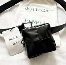 Bottega Veneta — Bottega Veneta Body Cassette Excellent Condition — Handbag — deal