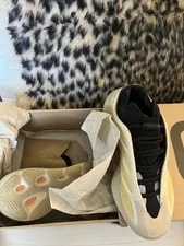 Yeezy Low Top Lace-Up Athletic / New Box 4
