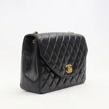 Chanel Classic Flap With CC Logo in Lamb 2JCHB1869 76526394 4