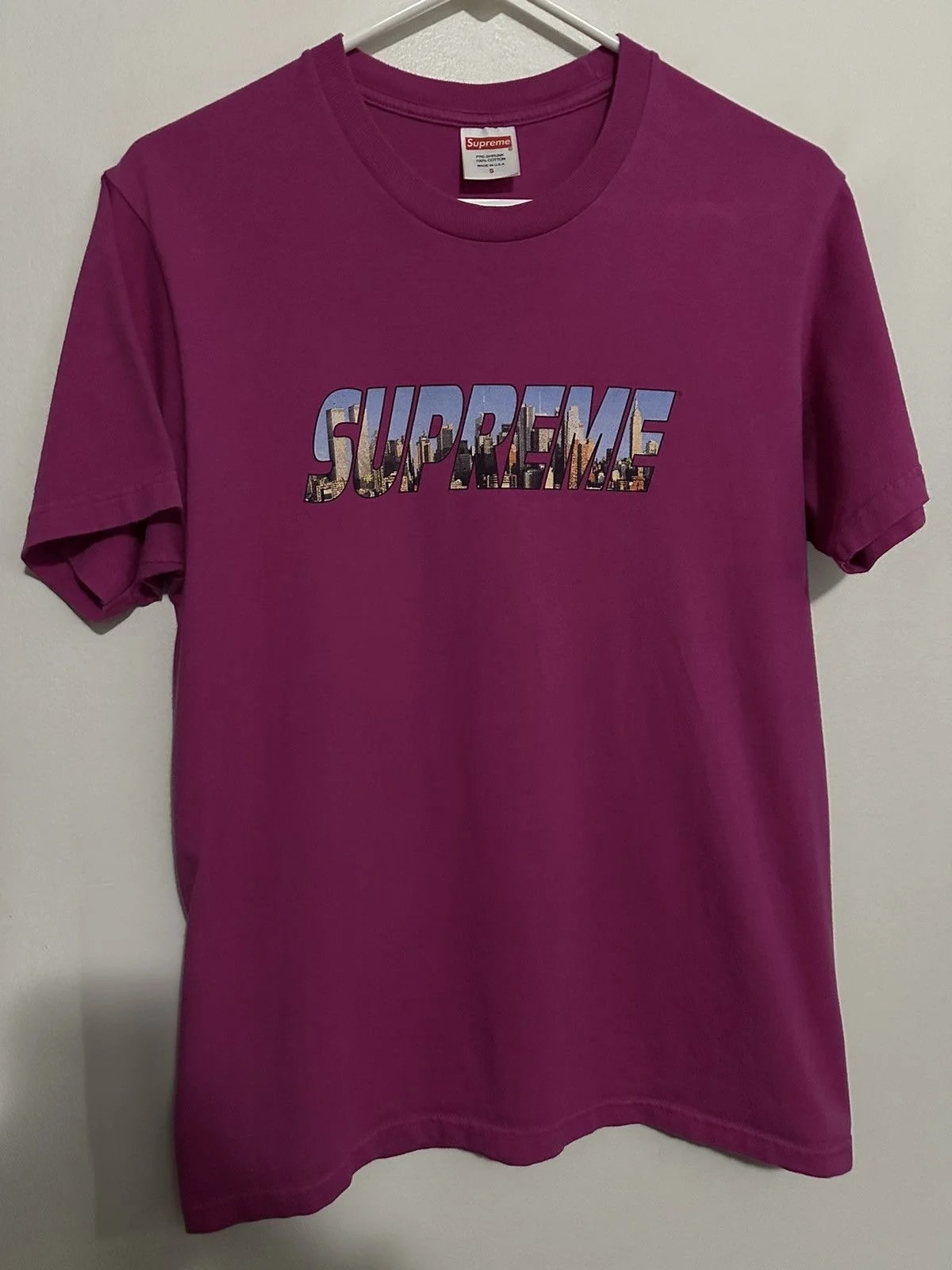 Supreme — Supreme Gotham Tee — streetwear — resale