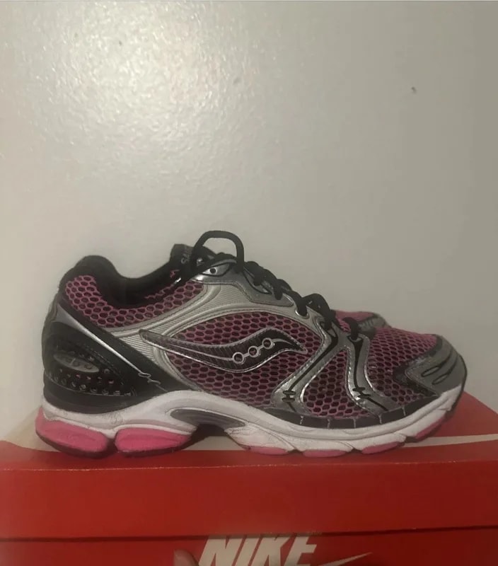 Saucony — Saucony ProGrid Triumph 4 Running Shoes — Sneaker — resale