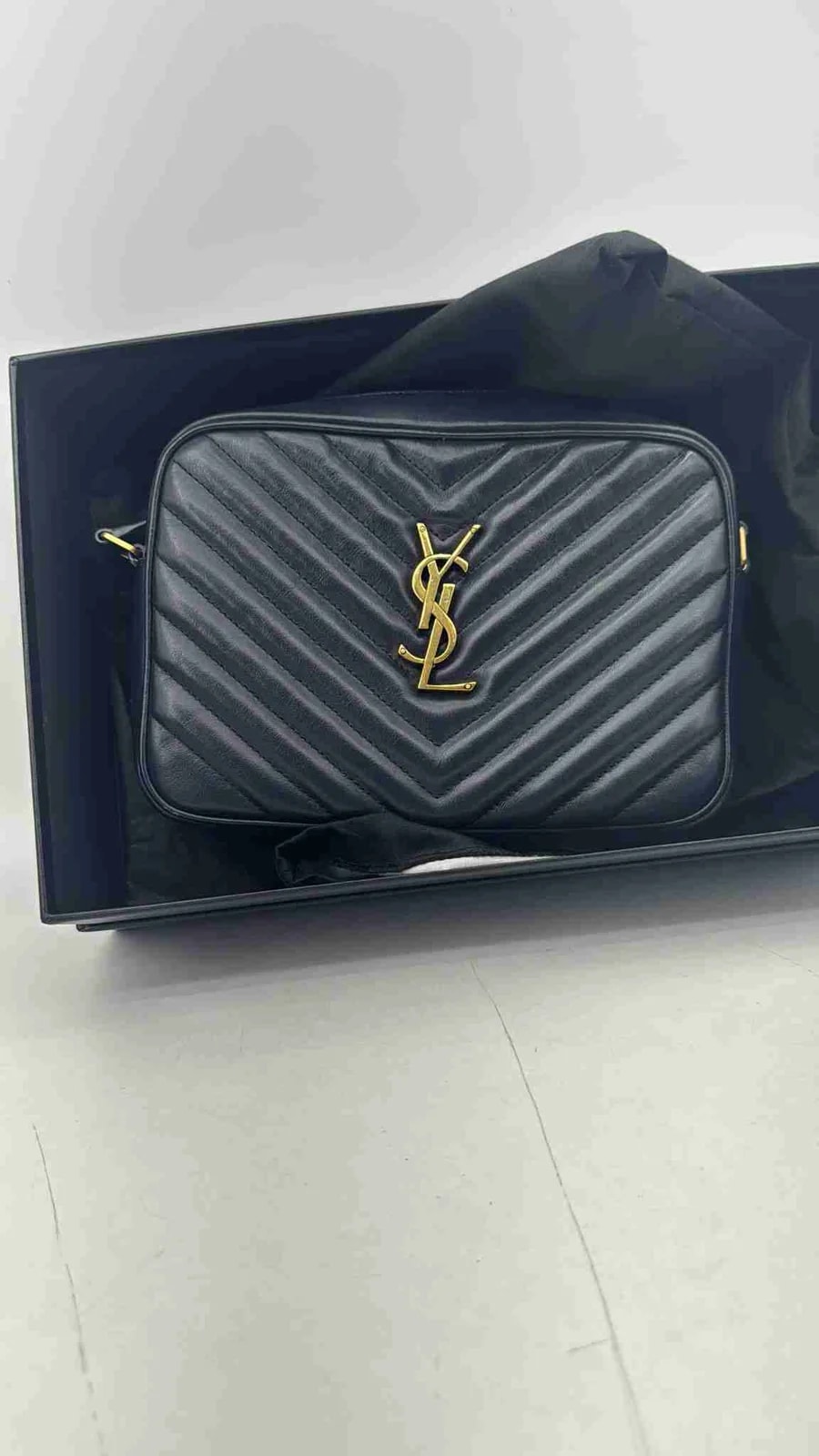 DDH — 56555-SYB Yves Saint Laurent Chevron Camera — Handbag — resale