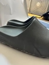 Size 7 US ’S Yeezy Slides. Will BE Cleaned Before Shipped 3