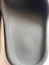 Size 7 US ’S Yeezy Slides. Will BE Cleaned Before Shipped 4