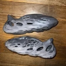 Yeezy — Yeezy Foam Runner MX Grni Mixed Size 9/ 10 Near new.RNR — Sneaker — resale