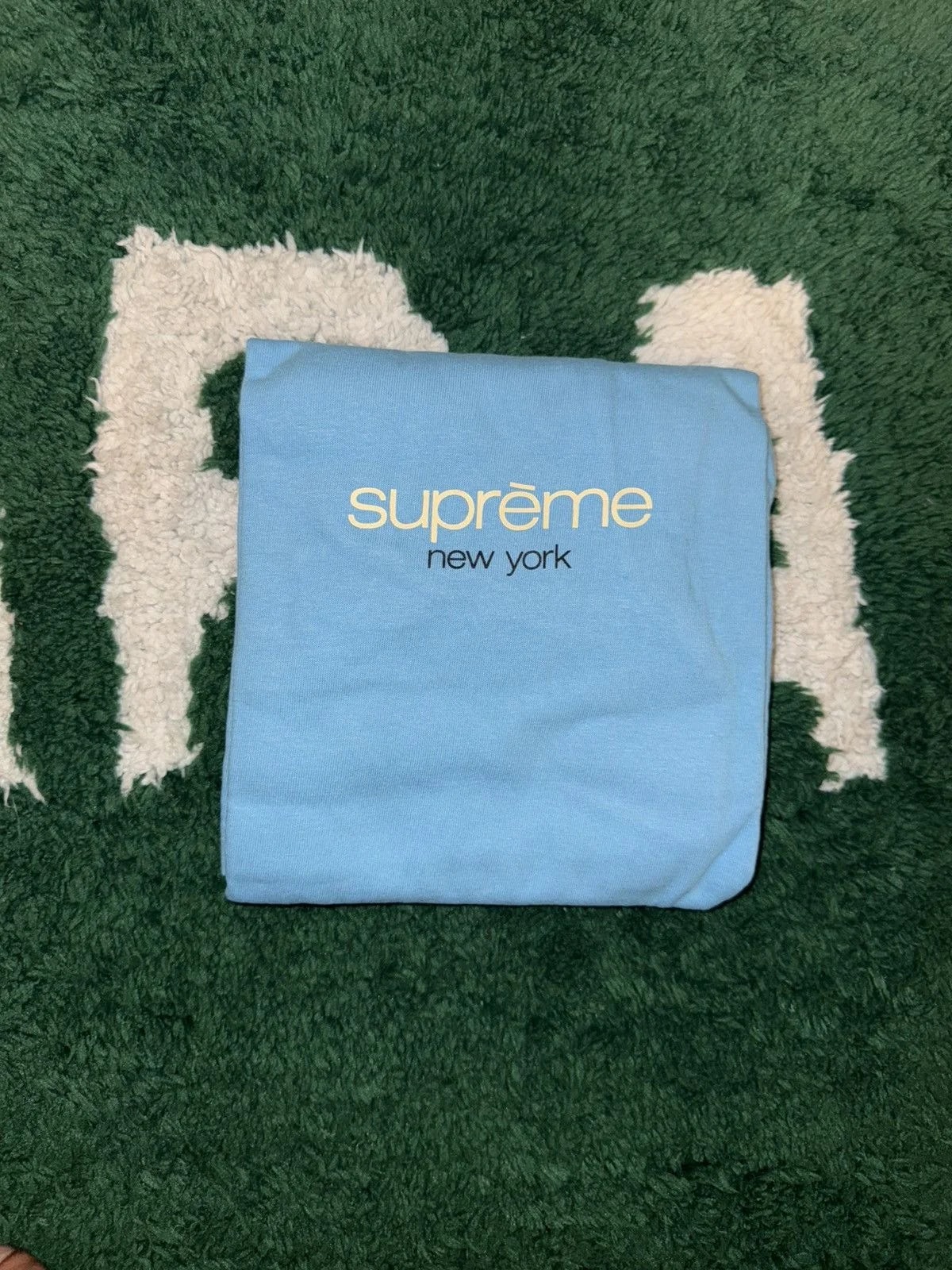 Supreme — ’ Supreme “ Classic Logo “ Short Sleeve Sz.L — streetwear — resale