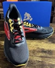 Brooks — 2026 runDisney Brooks Ghost 17 Mickey Mouse Running Shoes ’S US Size 10.5 D — Sneaker — resale
