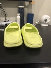 Yeezy Slide “ Glow” – Size 11 – , Great Condition 4