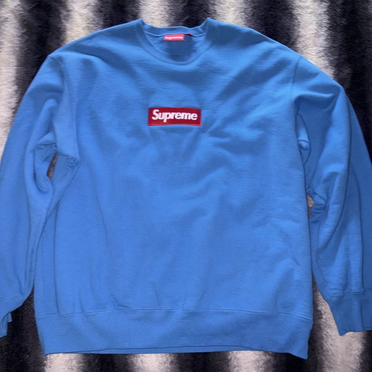 Supreme — Supreme Box Logo Sweatshirt — streetwear — resale