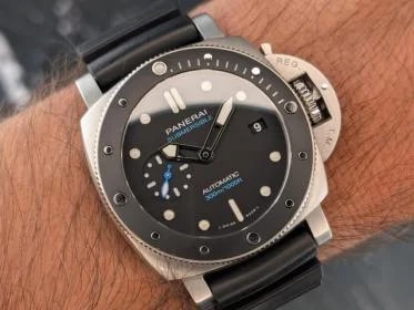 Panerai — Panerai Submersible 42mm Black Dial PAM00683 Complete Set — Watch — resale