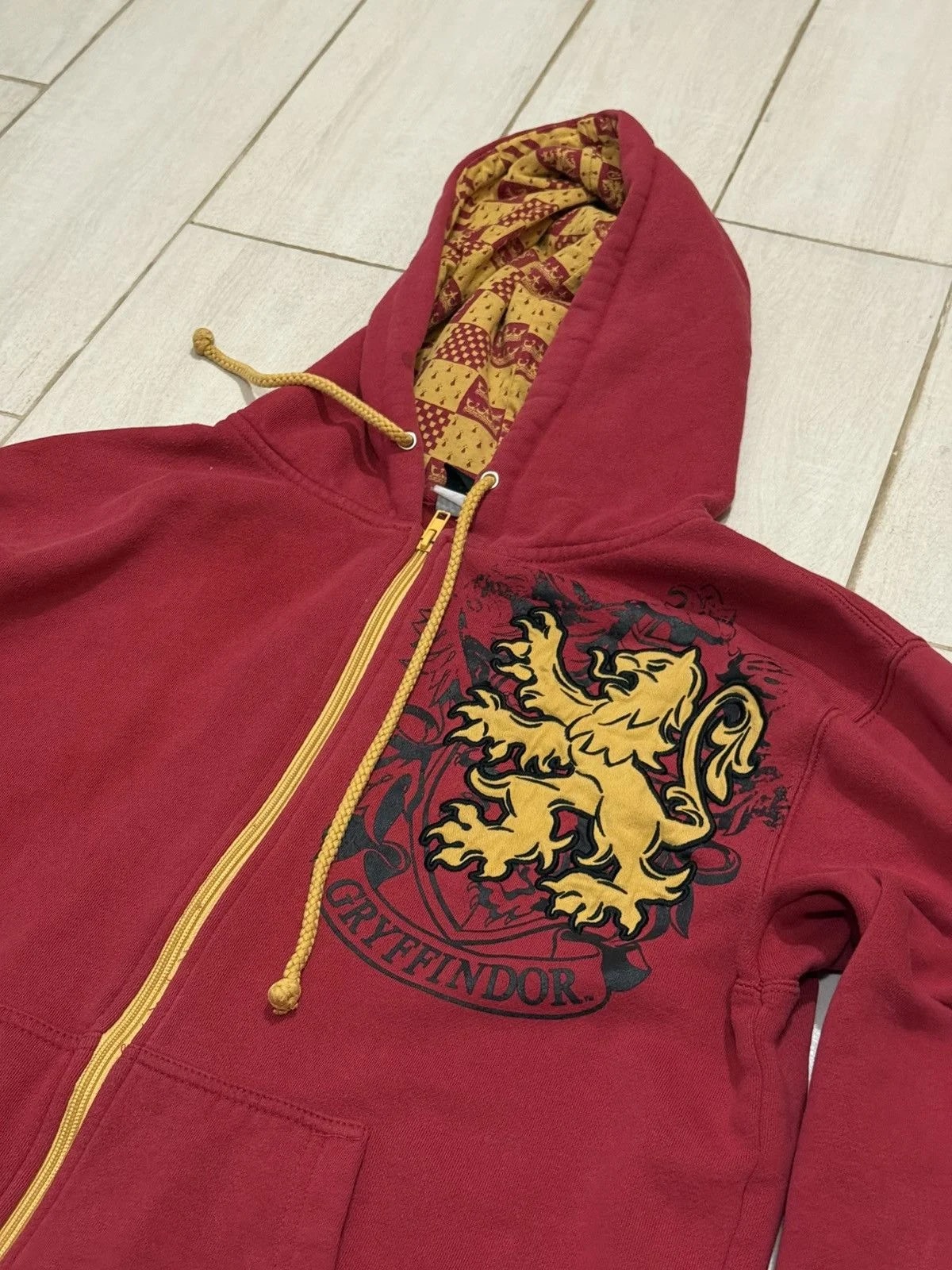 Harry Potter Hogwarts Gryffindor Big Logo Zip Up Hoodie — streetwear — resale