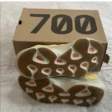 Yeezy 700 V3 ’s Low Top Lace Up 2