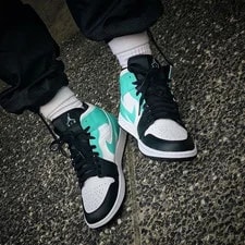 Jordan 1 Mid Tropical Twist Igloo (GS) 554725-132 3