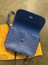 Goyard — Goyard Crossbody Adjustable Strap Buckle Closure Dust — Handbag — resale